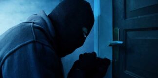 തവനൂരിൽ വീട് കുത്തിത്തുറന്ന് എട്ട് പവന് സ്വര്ണവും നാല് ഗ്രാം ഡയമണ്ടും മോഷ്ടിച്ചു